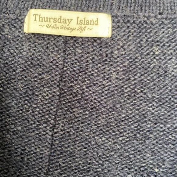 THURSDAY Island Aztec Design Sweater Shawl Cape Style Women’s Size Medium - Picture 4 of 8